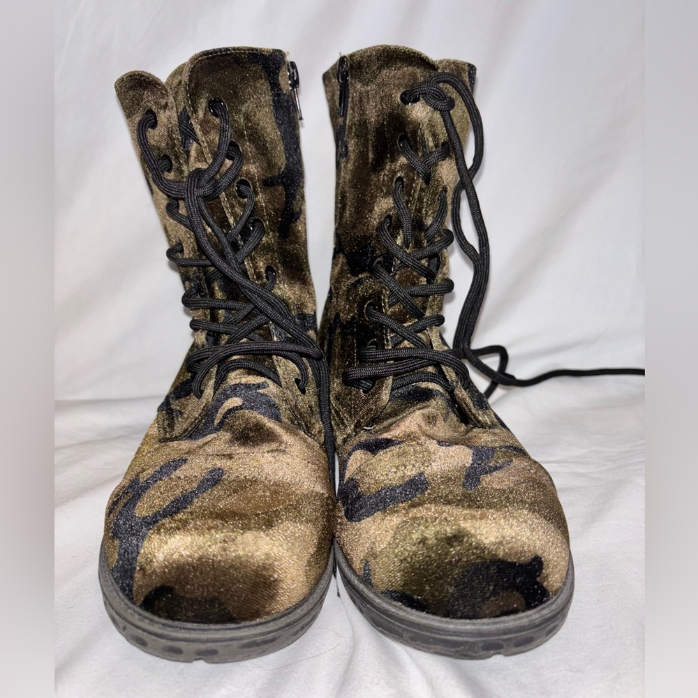 Camouflage “Velvety” Combat Moto Lace Up Boots